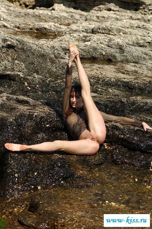 Эротика молодой студентки с отличными сиськами