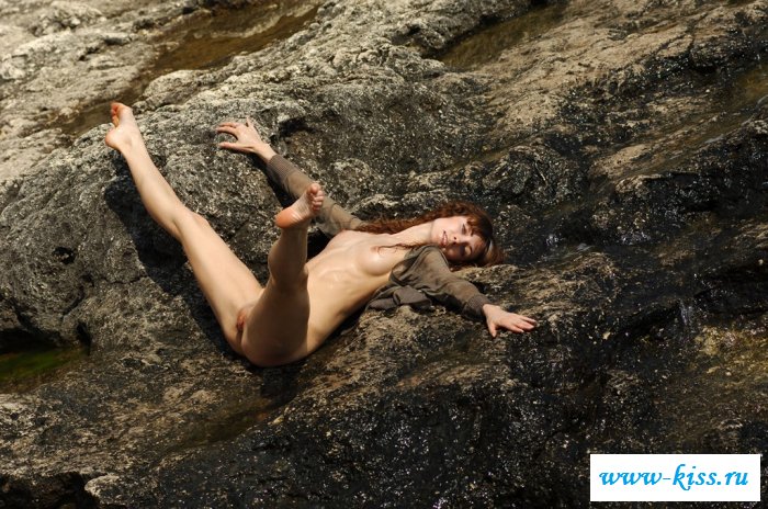 Эротика молодой студентки с отличными сиськами