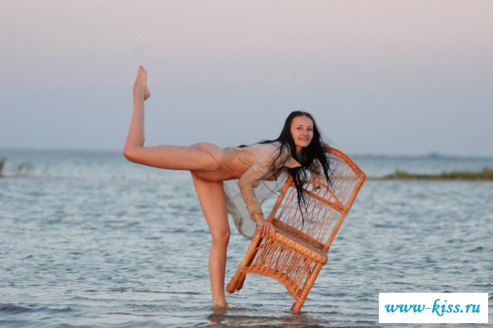 Голенькая попа сексапильной особы впечатляет