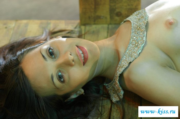 Талантливая телка в откровенной эротике