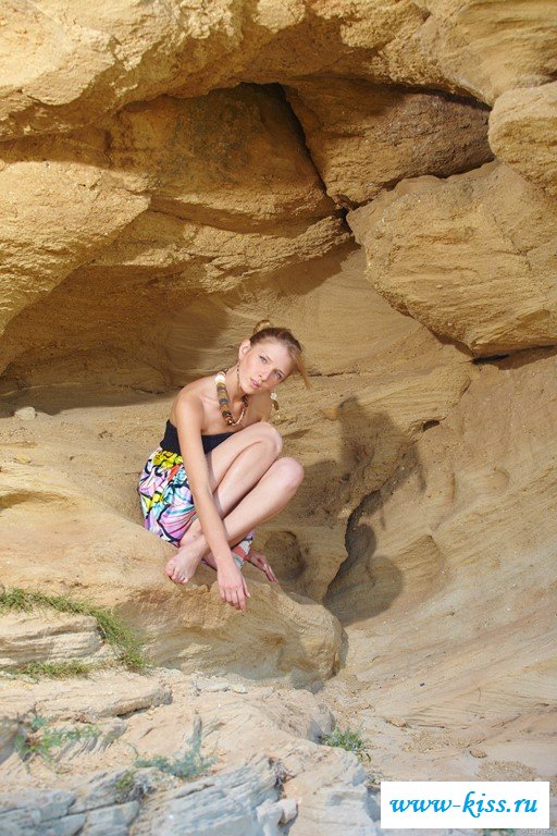 Голая студентка показала прелести на природе