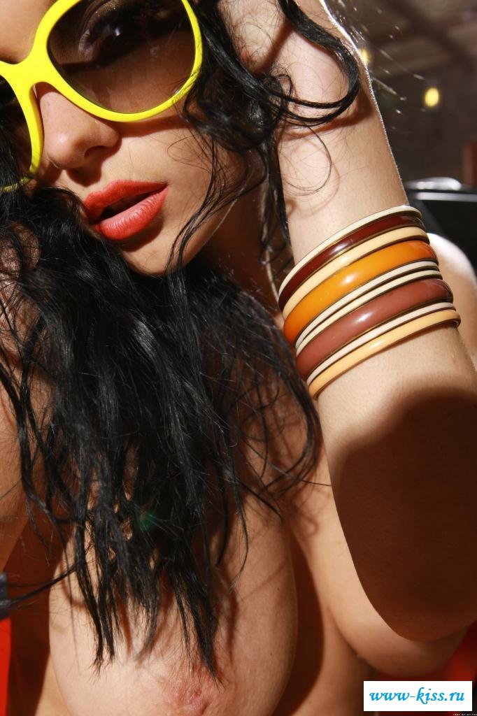 Гламурная фифочка раздета и опасна