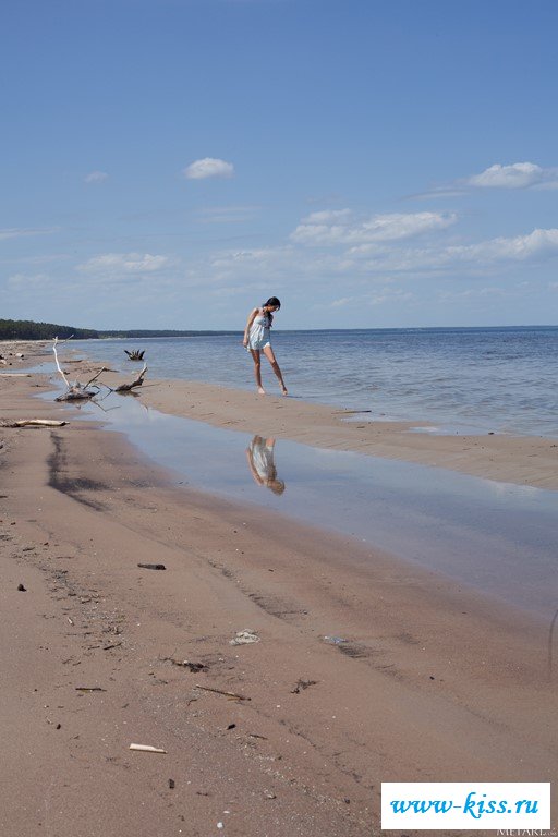 Пляжная эротика от голенькой студентки 