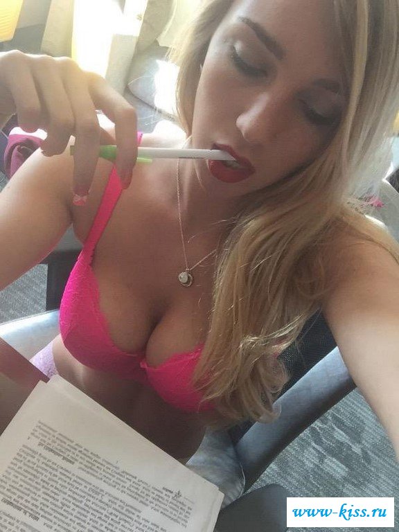 Обычный день раздетой суки с сиськами