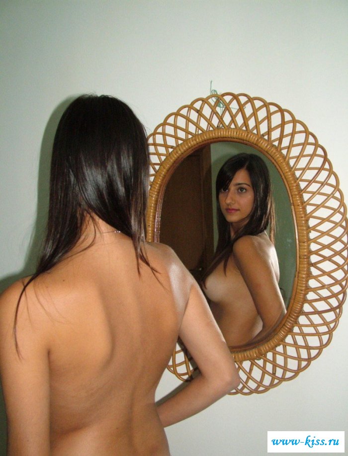 Сексапильная армянка в порыве страсти разделась