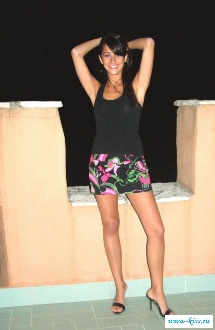 Сексапильная армянка в порыве страсти разделась