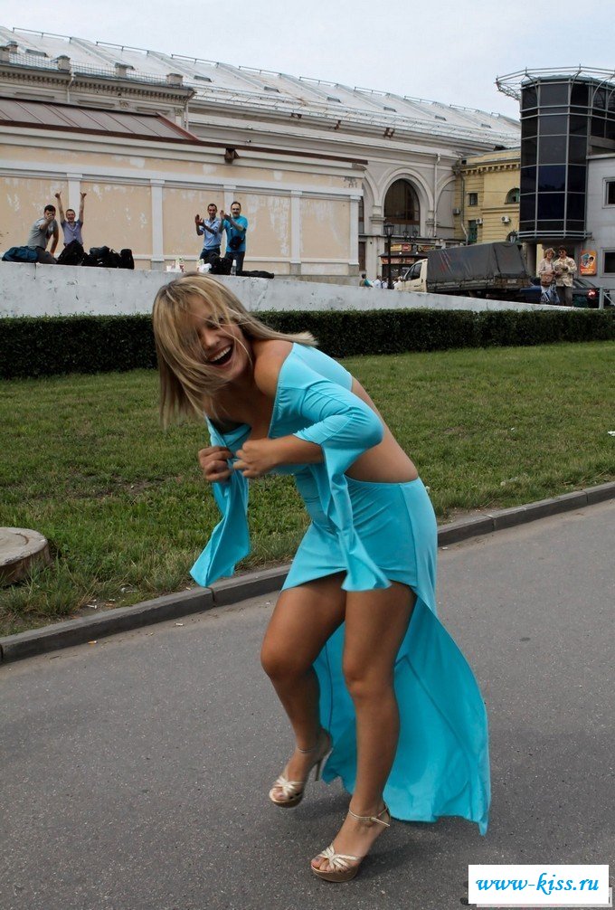 Голая обольстительница охотится и заигрывает