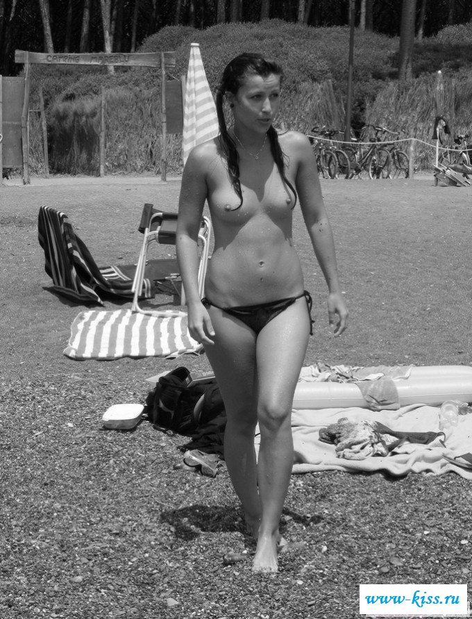 Сексапильная хулиганка на улице всегда раздетая