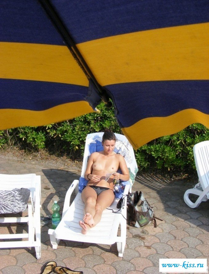 Сексапильная хулиганка на улице всегда раздетая