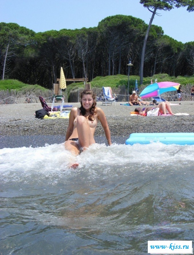 Сексапильная хулиганка на улице всегда раздетая