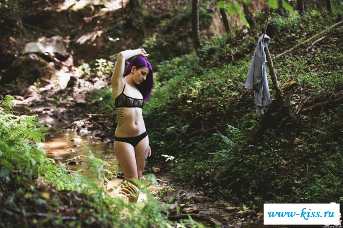 Эротика от соблазнительной и стройной девушки