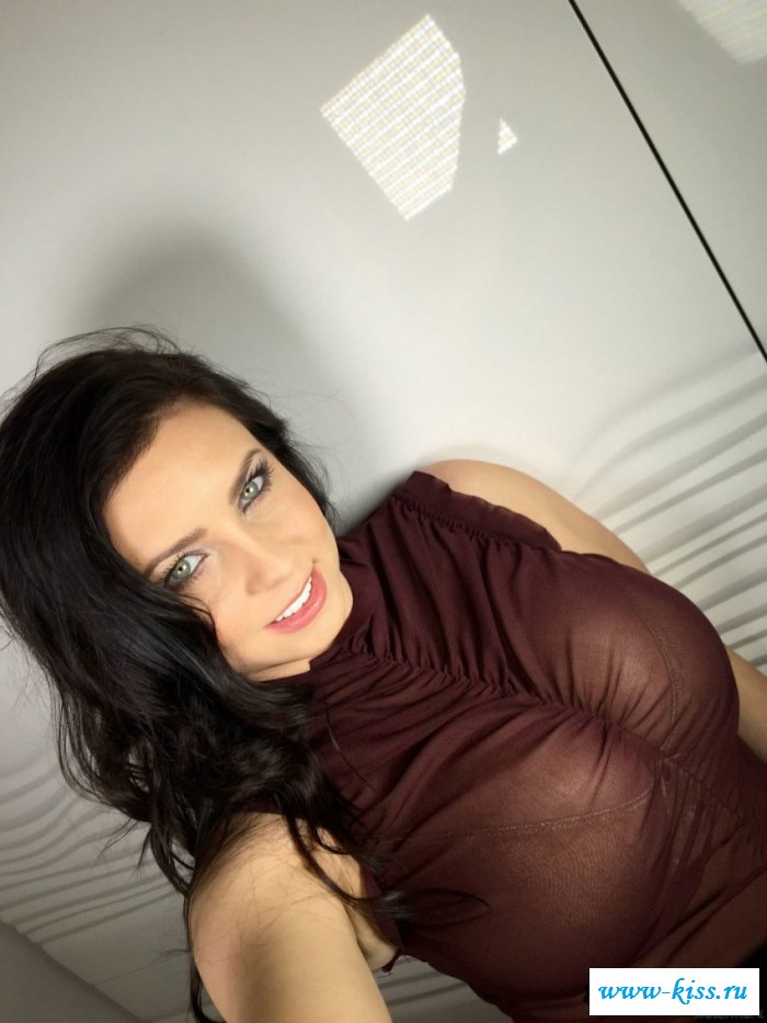 Эротика от грудастой барышни