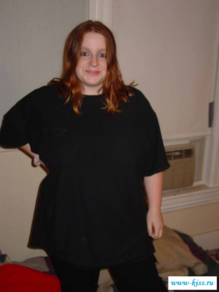 Голая девушка-чудовище с красными сиськами