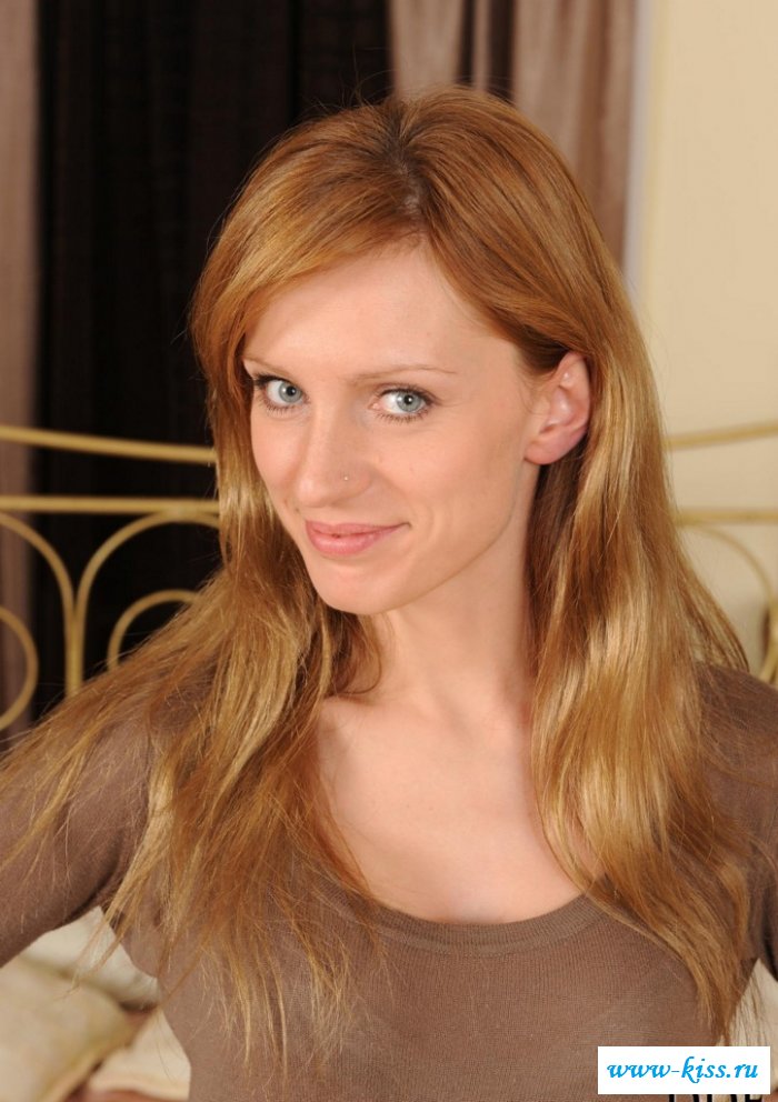 Обнаженная и страстная стерва - любит интимные минуты