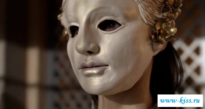 Раздетая Катринп Ло покажет сиськи в Спартаке (33 фото)