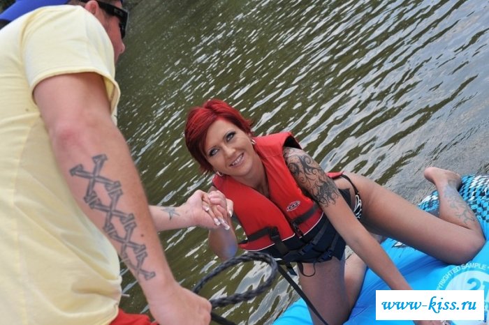 Залили спермой прямую кишку Patricia Gold на катере (20 фото)