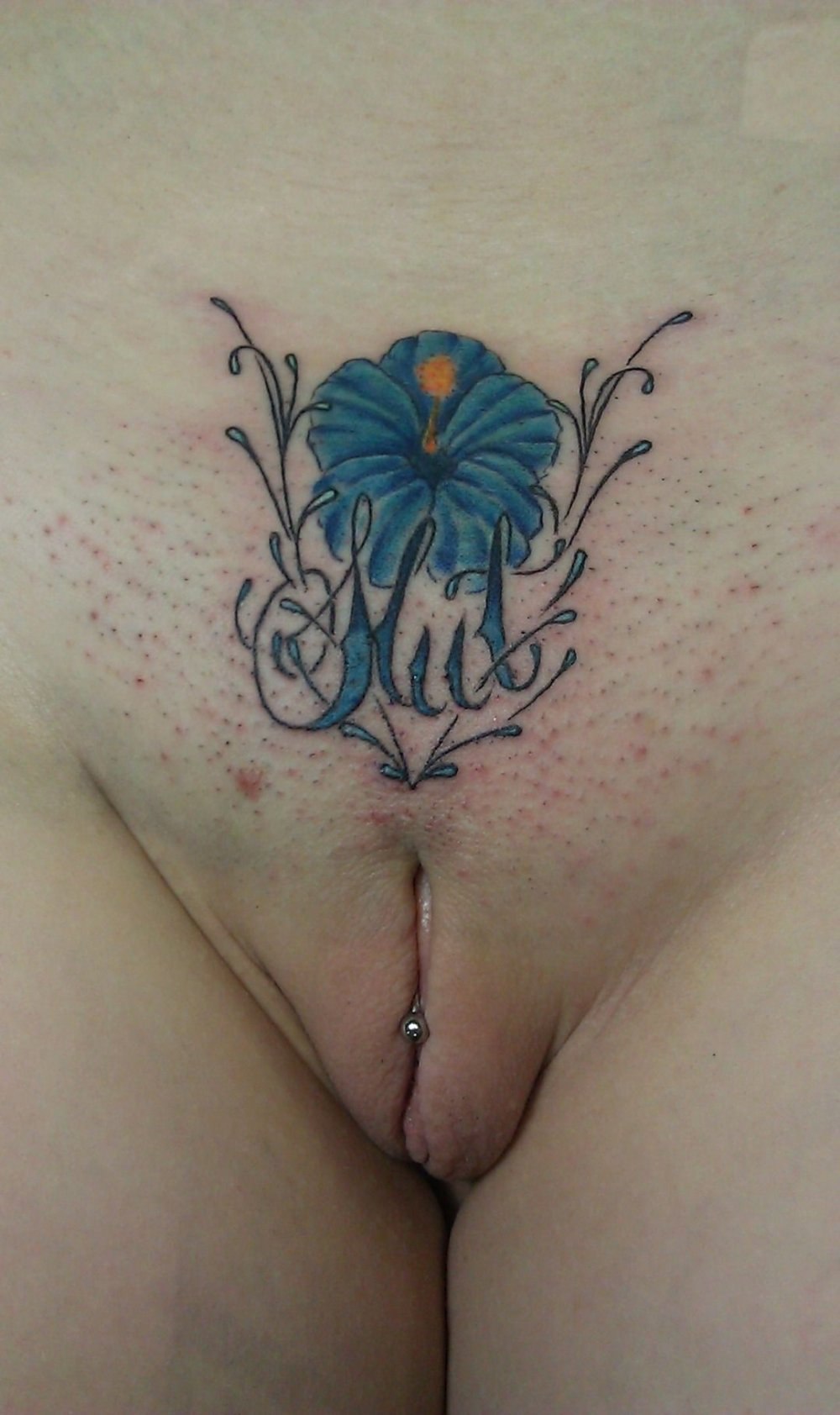 Тату на женском влагалище