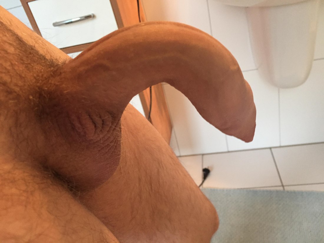 Большой изогнутый пенис