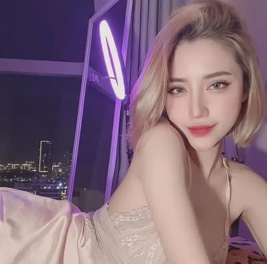 Голые блондинки в сауне лесби