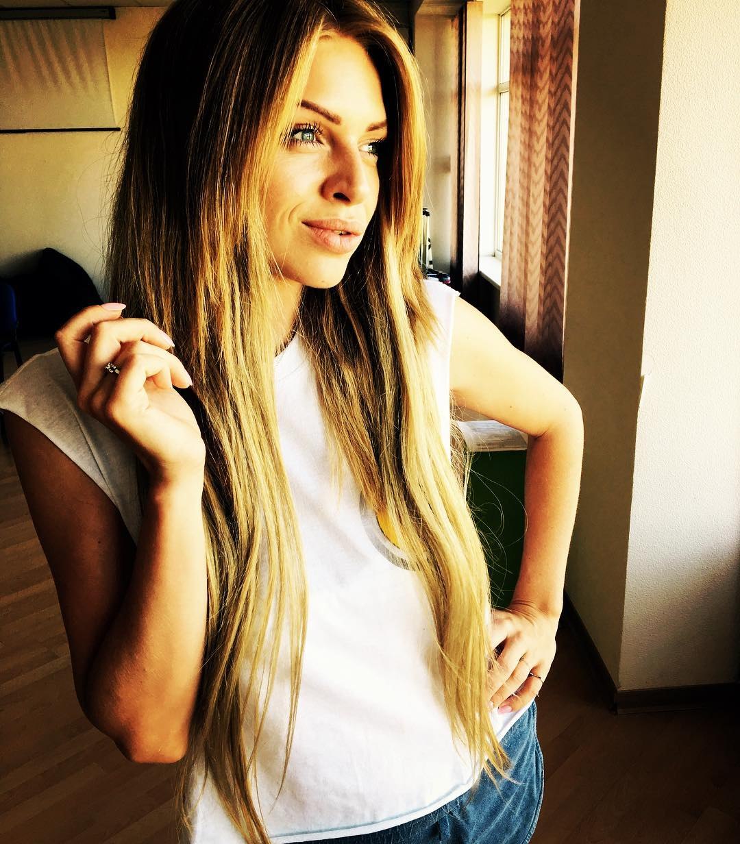 Яна Глущенко грудь