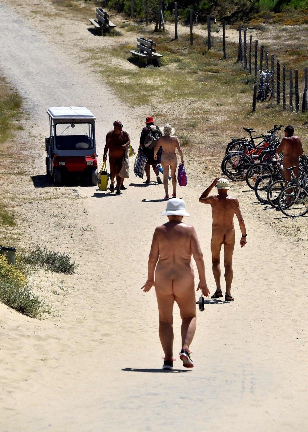 Семейный нудисткий пляж