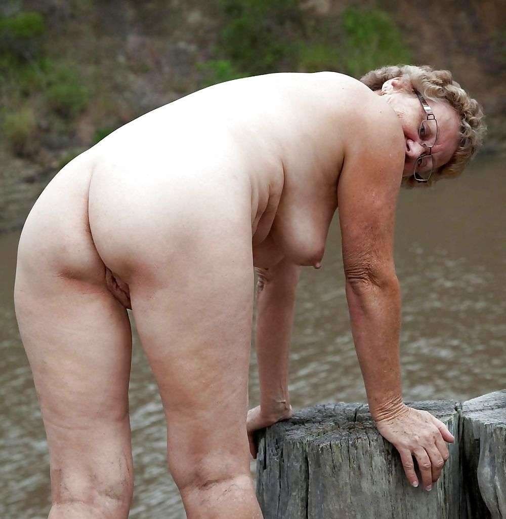 Старые бабки на пляже подсмотренное