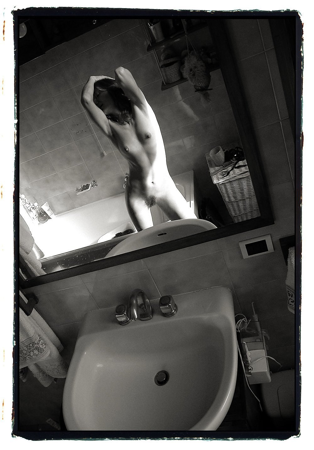 Скрытая камера в комнате эро