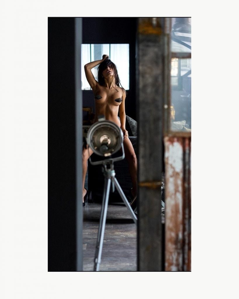 Большой теннис голышом