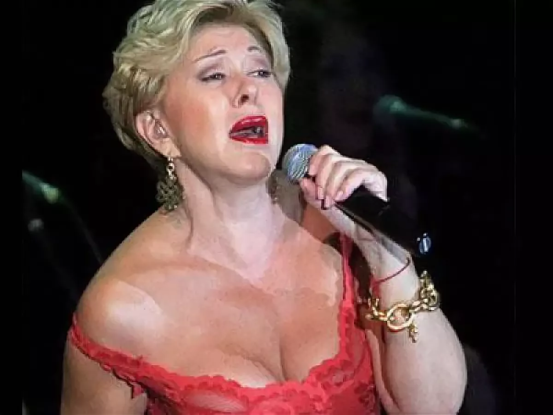 Любовь Успенская в купальнике