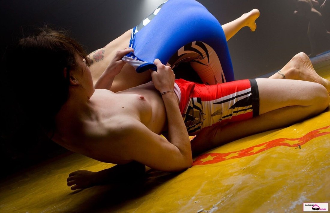 Девушки лезбиянки борцы