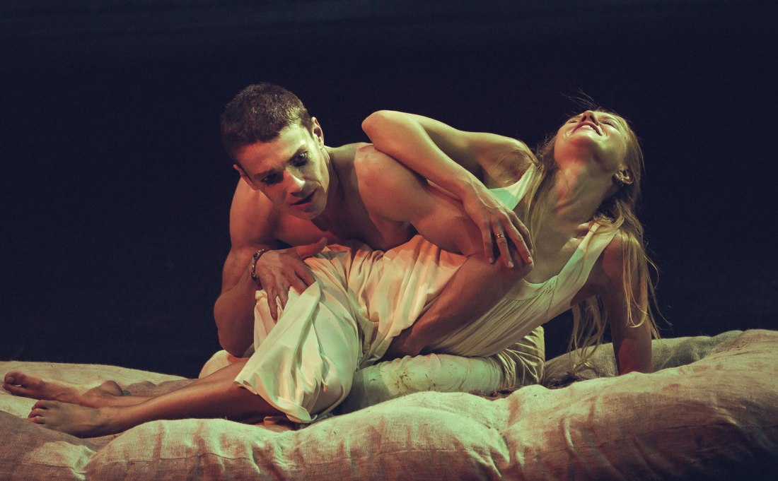 Анастасия Щеглова ноги