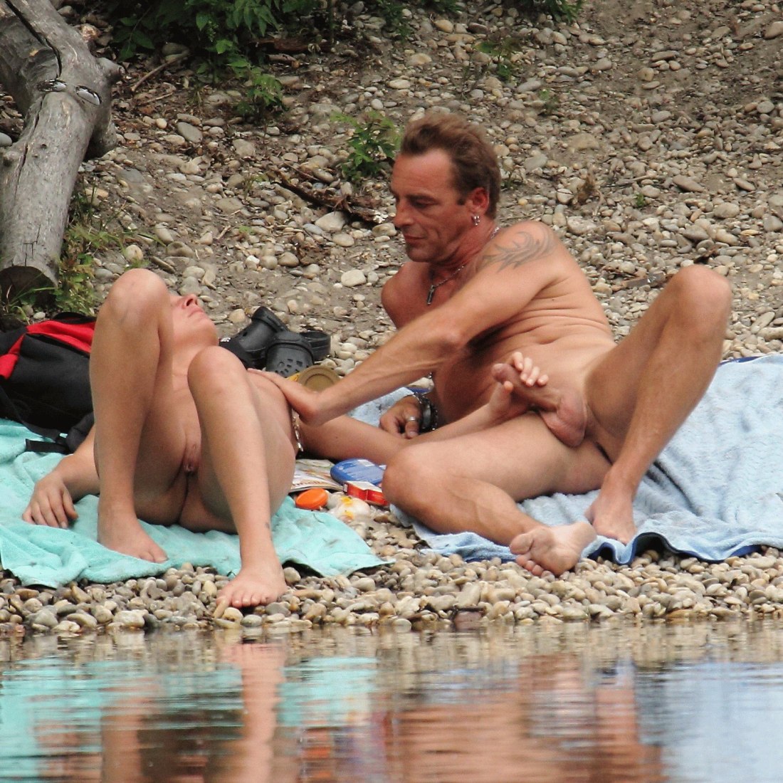 Эрекция на нудиском пляже