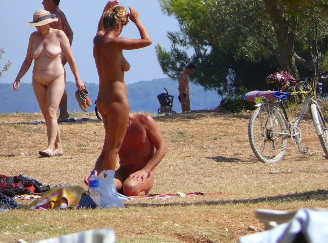 Голые украинские нудистки