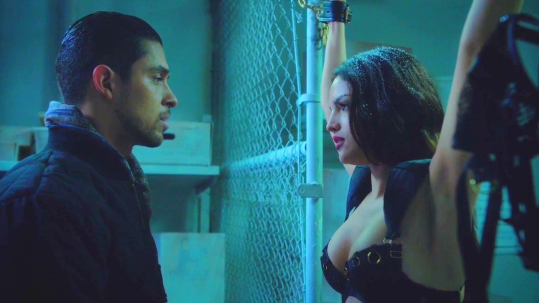 Эйза Гонсалес в Нижнем белье