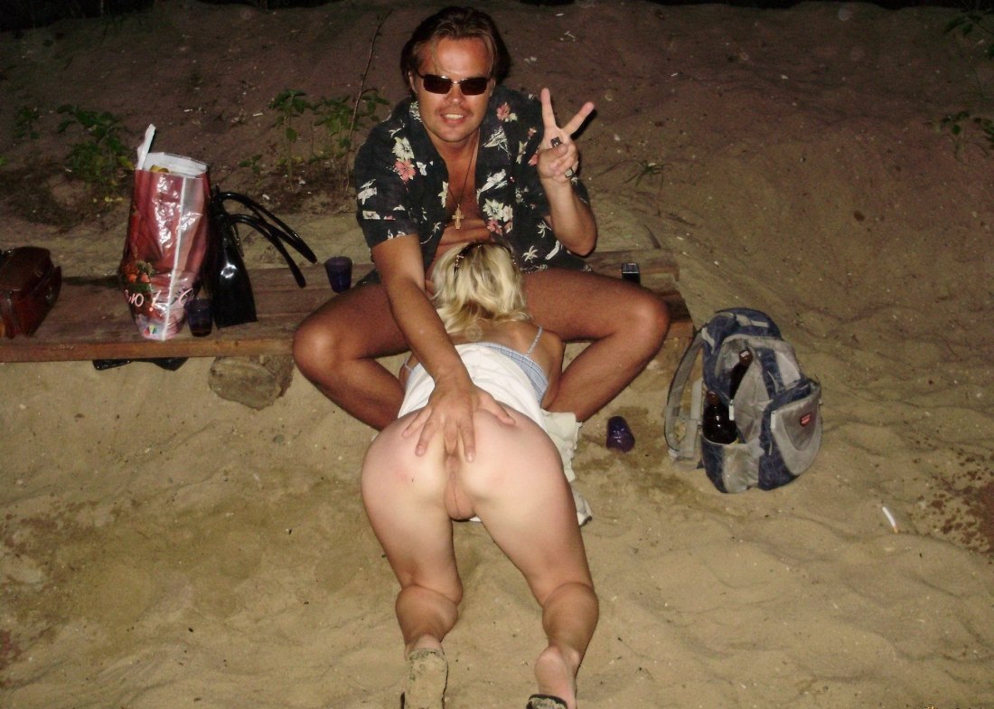 Девки раздеваются на дискотеке