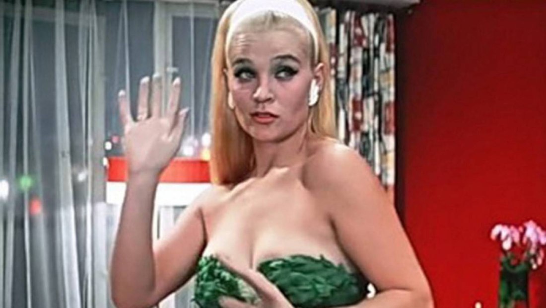 Голая Светличная современная