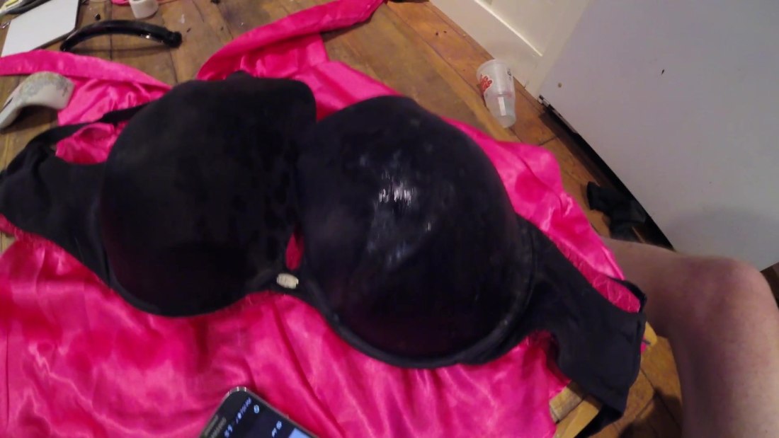 Вероника Авлув брюнетка