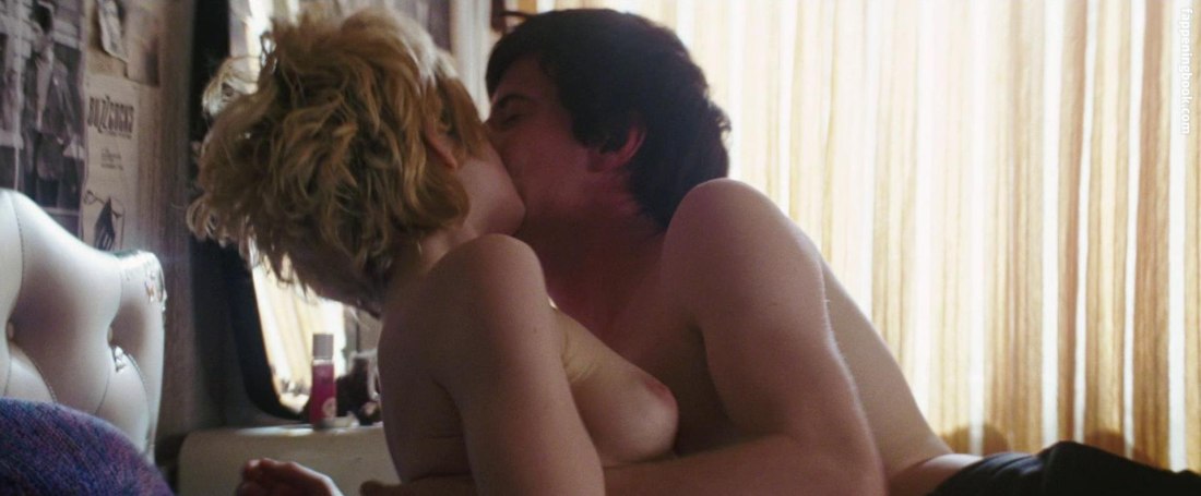 Андреа Райзборо топлес