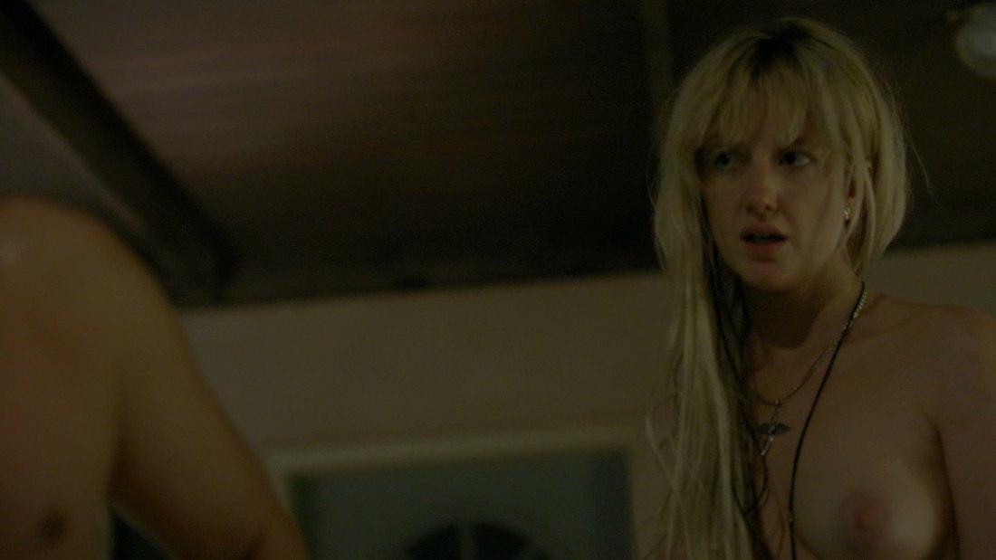 Monika Benz Stasia Stacey на кухне