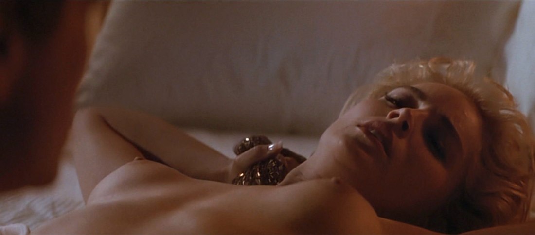 Шэрон Стоун сиськи основной инстинкт 2