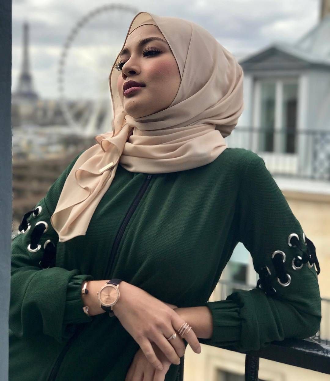 Зрелые мусульманки в хиджабе