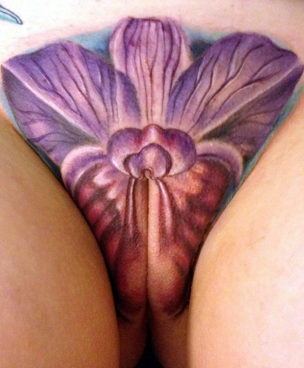 Тату на женском влагалище