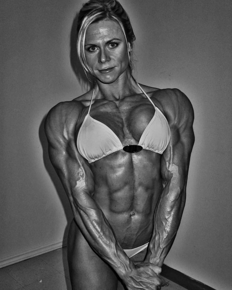 Sleepyxxxsarah абсолютно голая