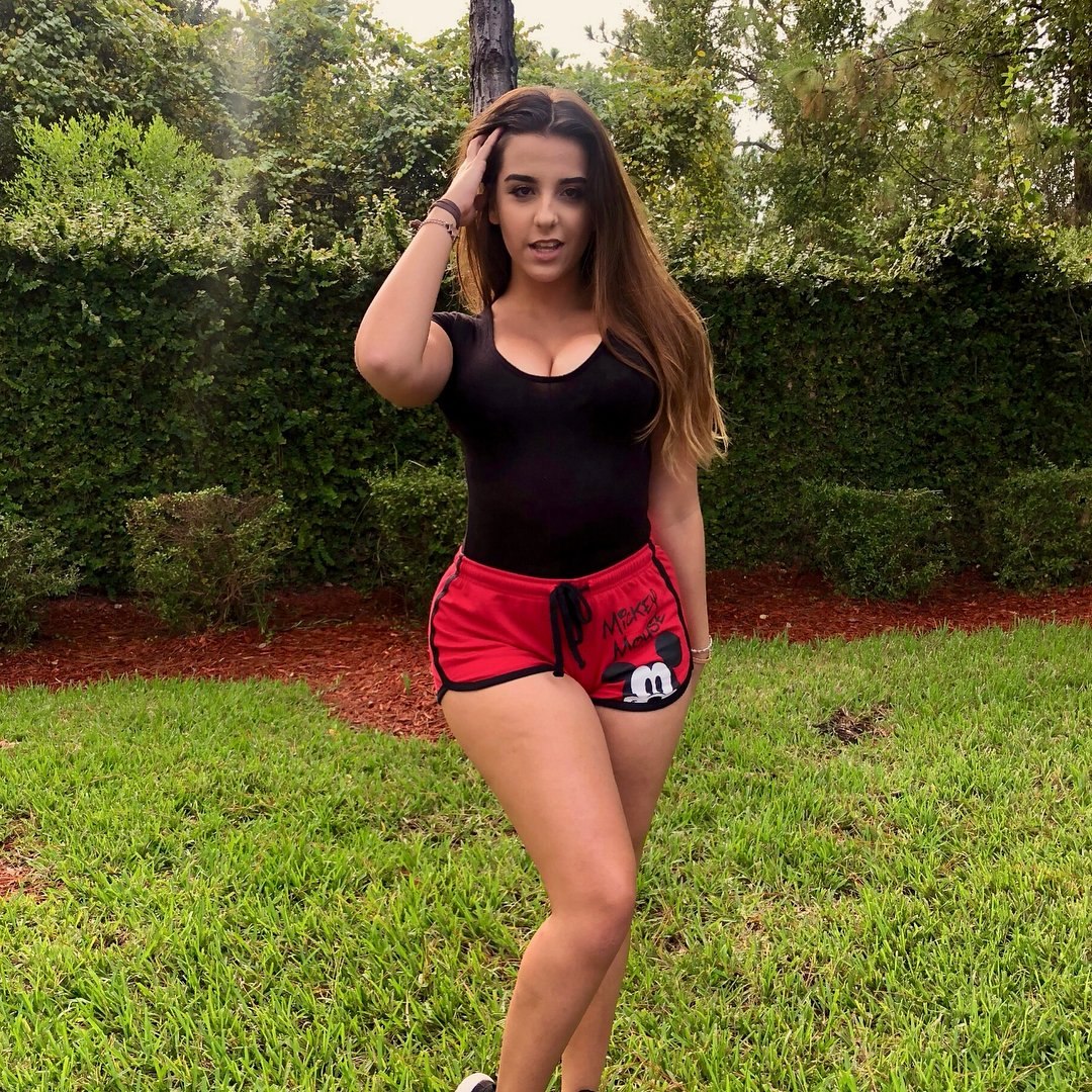 Theodora Moutinho фото