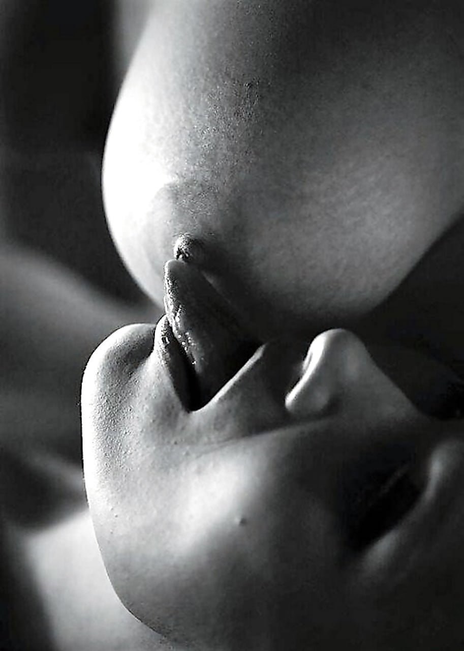 Нежные ласки женской груди