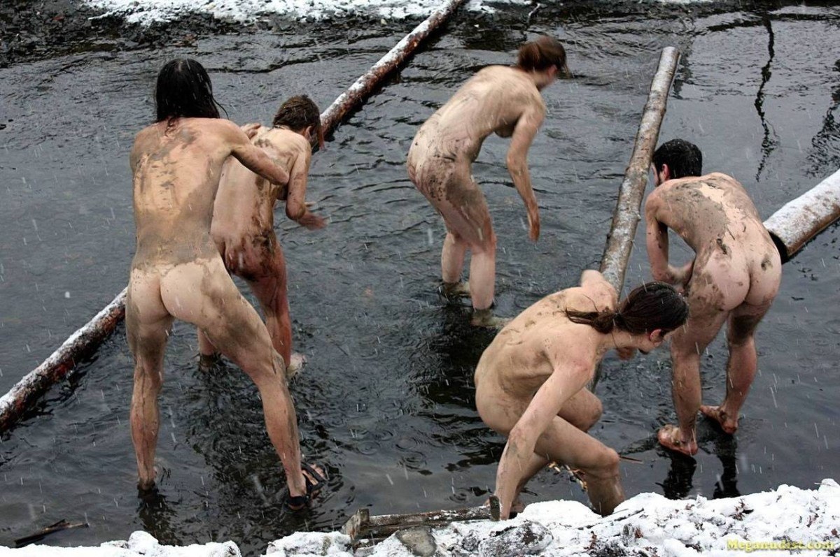 голые мужчины в воде фото 41