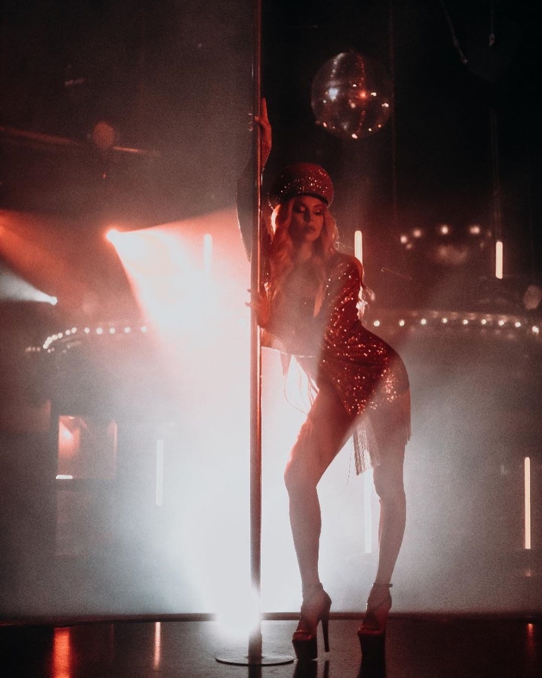 Голые сиськи лады дэнс