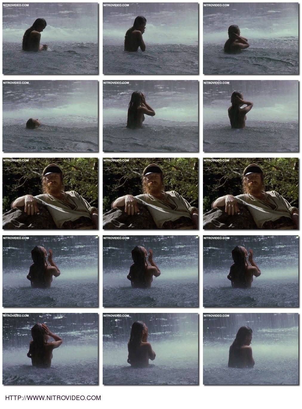 Мила Йовович голубая Лагуна