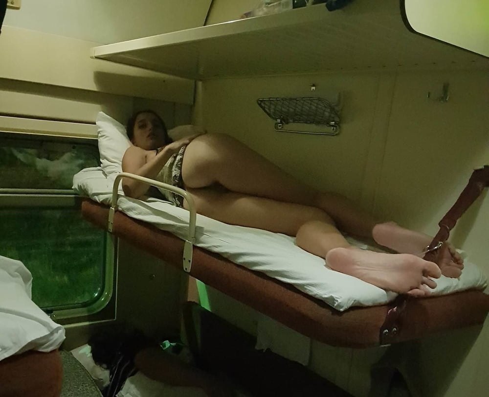 Подсмотренная мастурбация в поезде