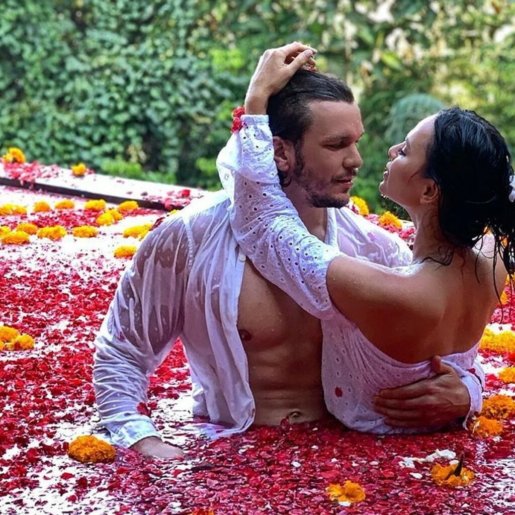 Виктория Романец в Нижнем белье